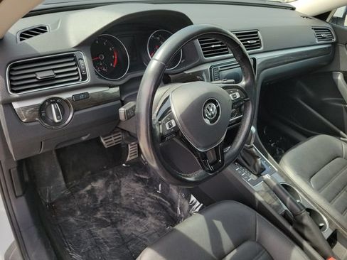 Used 2017 Volkswagen Passat 1.8T SEL Premium FWD image 16