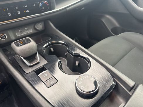 Used 2023 Nissan Rogue S image 28