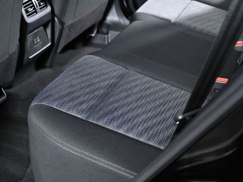 Used 2023 Nissan Rogue SV image 29