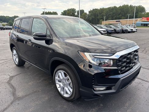 Certified 2025 Honda Passport EX-L image 2