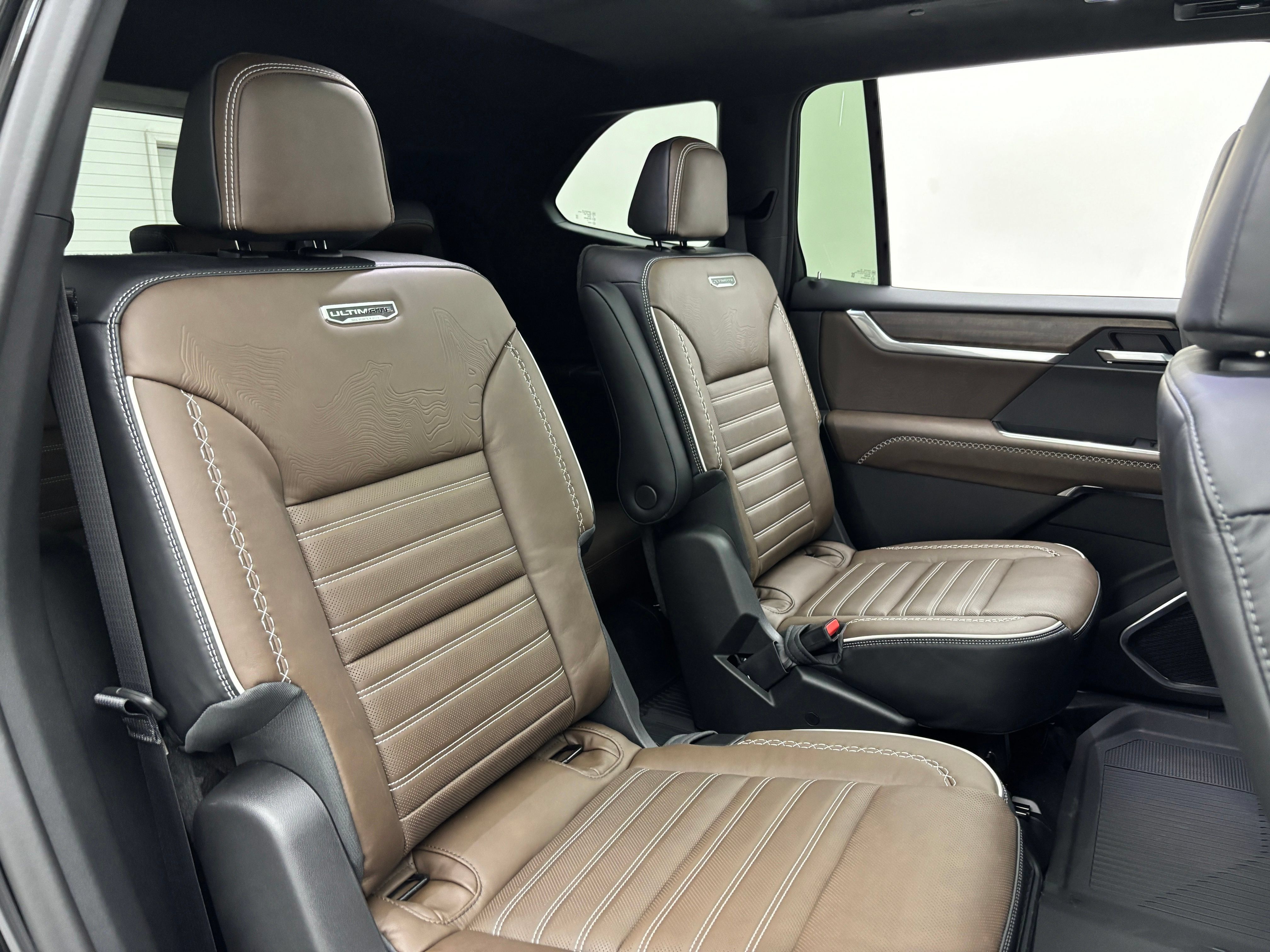 New 2026 GMC Acadia Denali Ultimate w/ LPO, Floor Liner Package AWD/4WD image 45