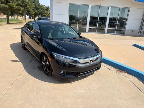 Used 2016 Honda Civic Touring image 2