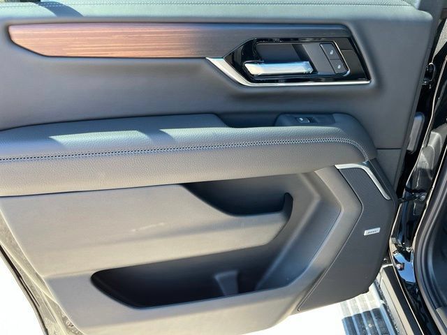 New 2026 GMC Yukon XL Denali w/ Sun & Power Step Package AWD/4WD image 16