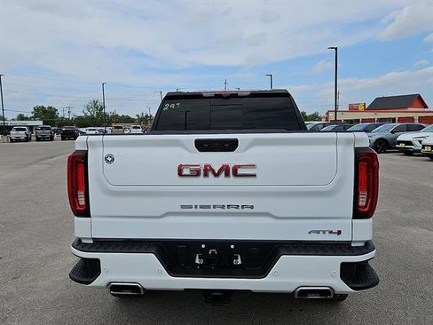 Used 2024 GMC Sierra 1500 AT4 w/ Technology Package AWD/4WD image 4