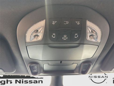 Used 2025 Chrysler Pacifica Limited FWD image 20