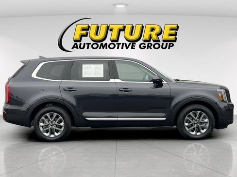 Certified 2025 Kia Telluride LX image 3