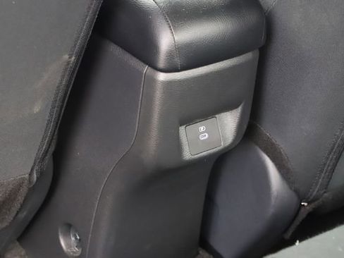 Used 2025 Nissan Versa SV FWD image 17