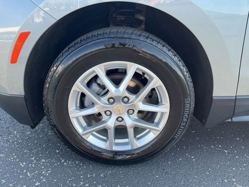 Used 2024 Chevrolet Equinox LT AWD/4WD image 17