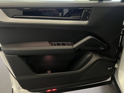 Certified 2025 Porsche Cayenne Coupe image 14