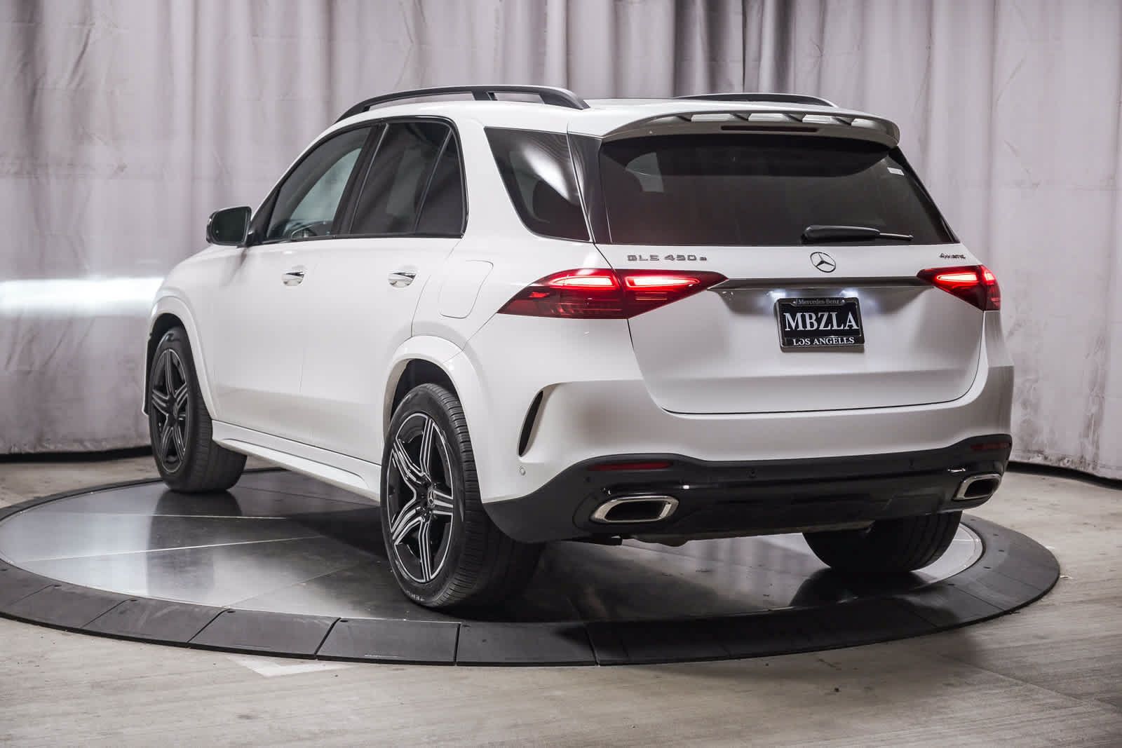 Used 2026 Mercedes-Benz GLE 450e 4MATIC image 2