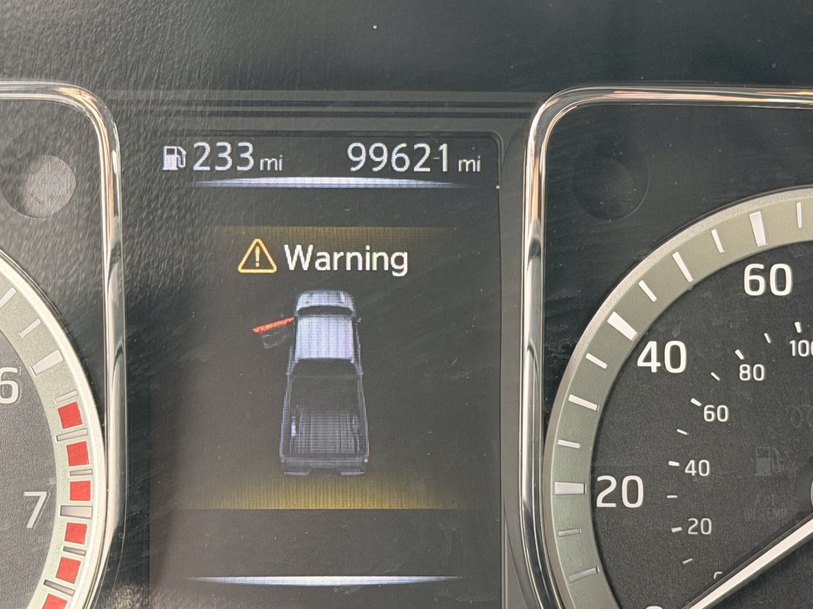 Used 2018 Nissan Titan SV RWD image 10