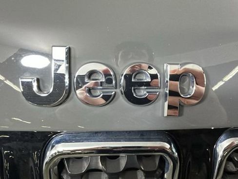 Used 2023 Jeep Compass Limited w/ Sun and Sound Group AWD/4WD image 9