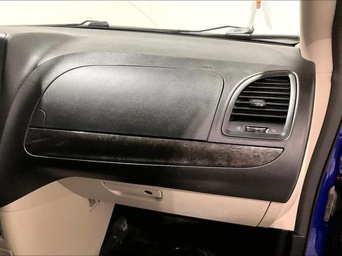 Used 2018 Dodge Grand Caravan SE w/ UConnect Hands-Free Group image 28