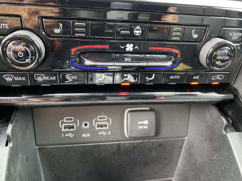 Certified 2023 Jeep Grand Cherokee Limited w/ Black Appearance Package AWD/4WD image 18