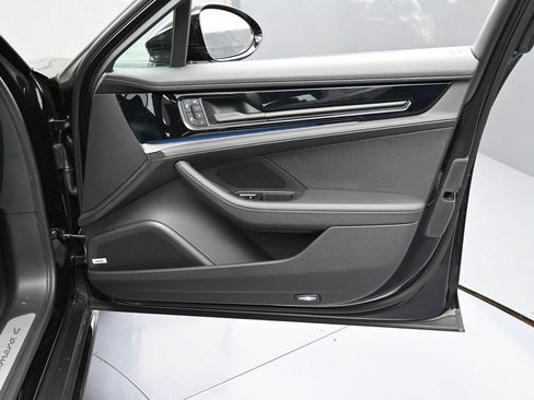 Certified 2025 Porsche Panamera 4 AWD/4WD image 28