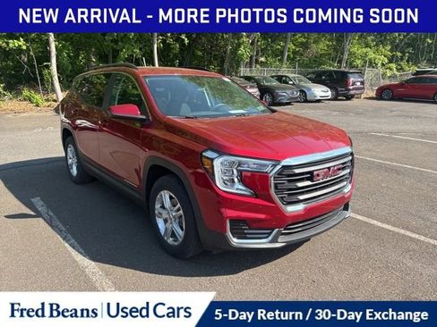 Used 2022 GMC Terrain SLE w/ Driver Convenience Package AWD/4WD image 3
