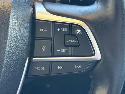 Certified 2024 Toyota Highlander LE image 29