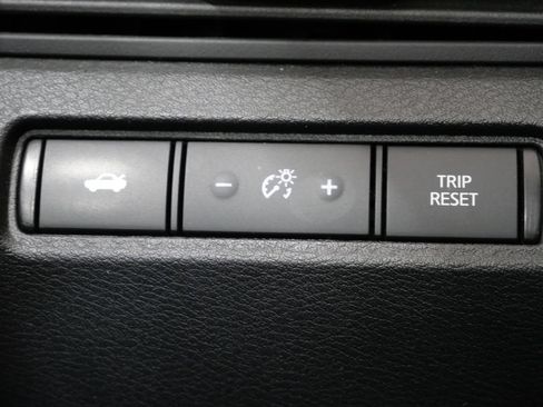 Used 2025 Nissan Altima 2.5 SV FWD image 14