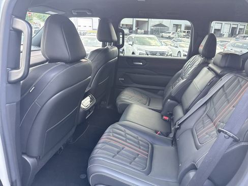 Used 2025 Nissan Armada PRO-4X image 18