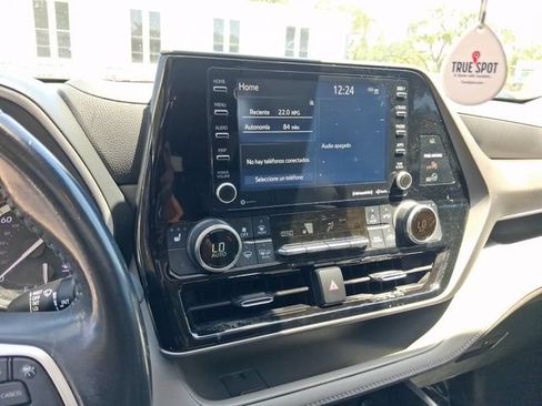 Used 2022 Toyota Highlander XLE FWD image 20