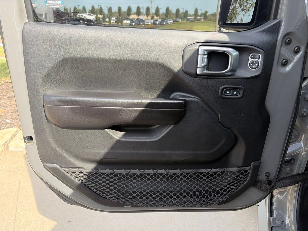 Used 2018 Jeep Wrangler Unlimited Sport S AWD/4WD image 38