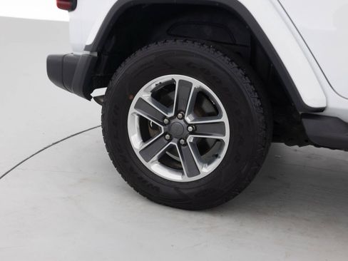 Used 2018 Jeep Wrangler Unlimited Sahara AWD/4WD image 21