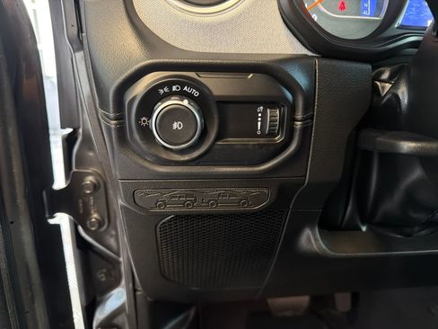 Used 2024 Jeep Wrangler Unlimited Sahara AWD/4WD image 18