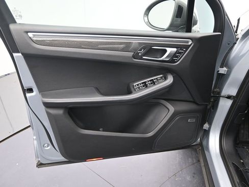Used 2024 Porsche Macan Turbo AWD/4WD image 17