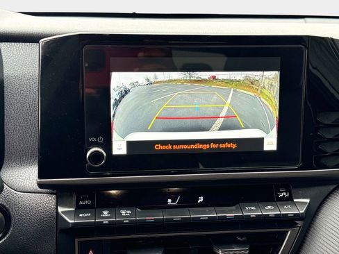 Used 2025 Toyota Camry SE image 23