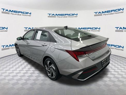 Used 2025 Hyundai Elantra SEL FWD image 3