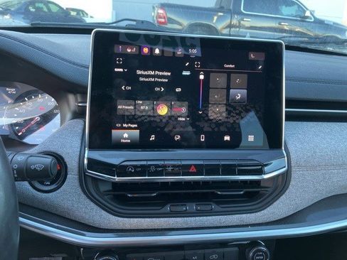 Certified 2022 Jeep Compass Latitude w/ Mopar Graphics Package image 9