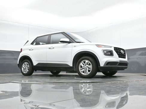 Certified 2025 Hyundai Venue SE image 43