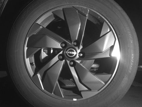 Used 2025 Nissan Rogue SV image 12