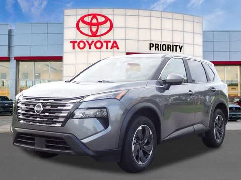 Used 2025 Nissan Rogue SV AWD/4WD image 1