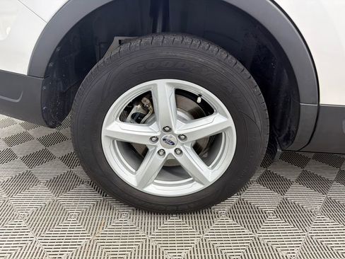 Used 2018 Ford Explorer XLT FWD image 18