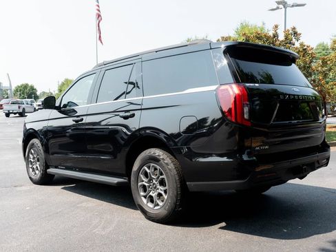 Used 2025 Ford Expedition Active RWD image 8