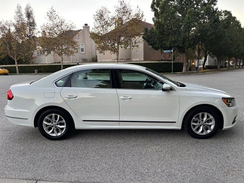 Used 2017 Volkswagen Passat 1.8T S image 7