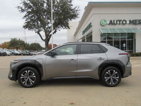 Used 2023 Toyota bZ4X XLE w/ Weather Package image 15