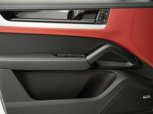 Certified 2026 Porsche Cayenne AWD/4WD image 6