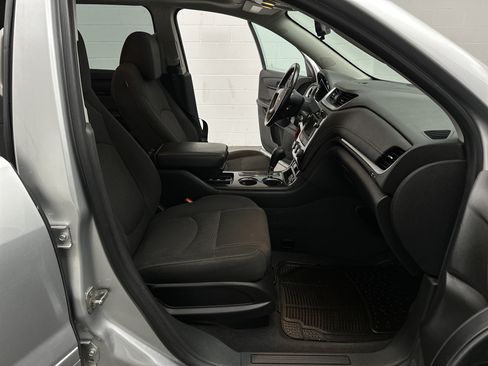 Used 2017 Chevrolet Traverse LT w/ Style and Technology Package FWD image 23