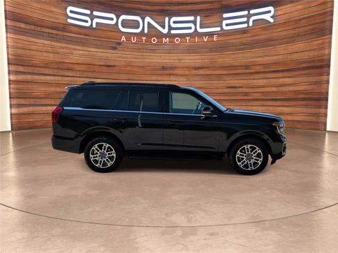 Certified 2025 Ford Expedition Active AWD/4WD image 8