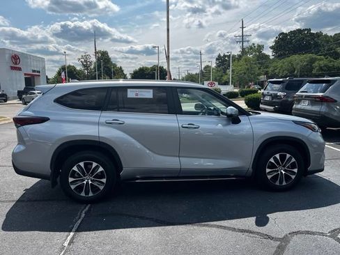 Certified 2024 Toyota Highlander XLE AWD/4WD image 6