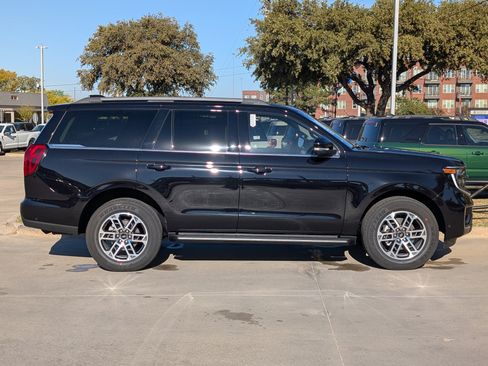 New 2025 Ford Expedition Active image 3