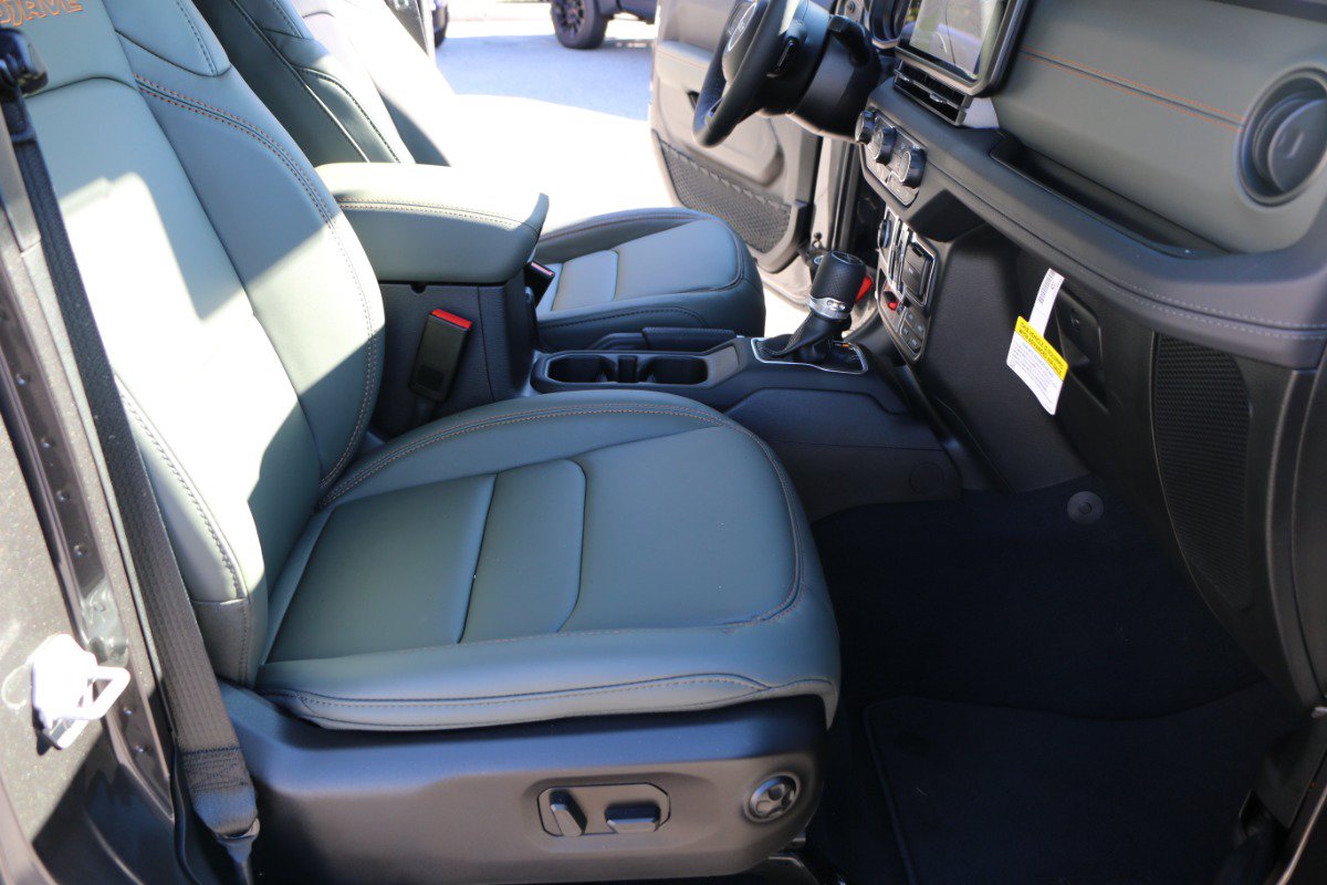 Used 2026 Jeep Gladiator Mojave AWD/4WD image 26