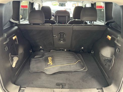 Used 2017 Jeep Renegade Latitude w/ Popular Equipment Group image 25