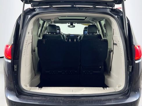 Used 2019 Chrysler Pacifica Limited FWD image 28