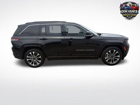 Used 2025 Jeep Grand Cherokee Overland w/ Luxury Tech Group IV AWD/4WD image 6