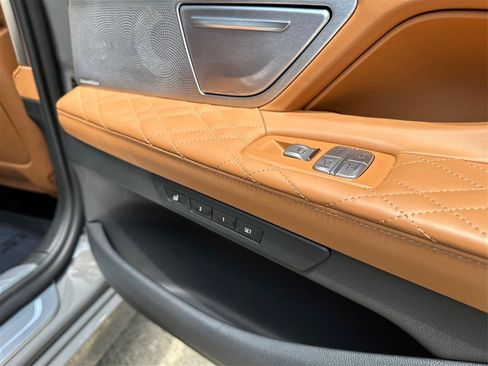 Used 2020 BMW 750i xDrive w/ Executive Package AWD/4WD image 41