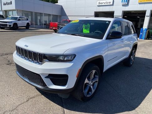 Certified 2023 Jeep Grand Cherokee Laredo image 10