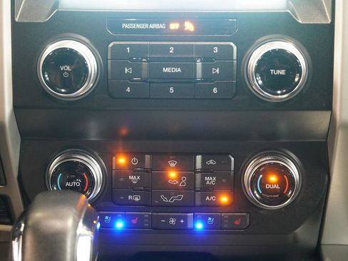 Used 2019 Ford F150 Lariat w/ Equipment Group 502A Luxury AWD/4WD image 20